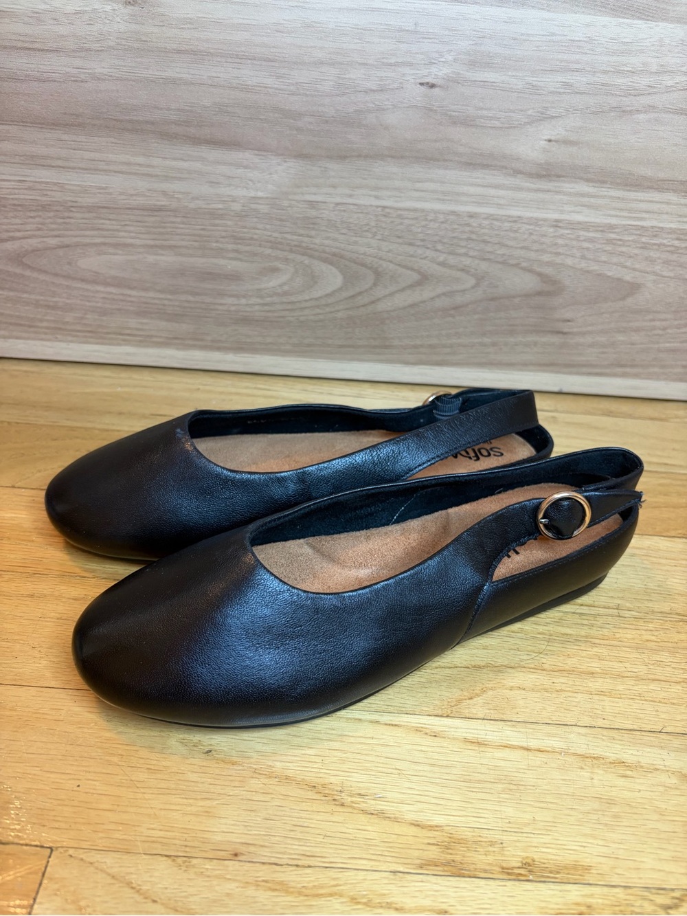 Softwalk Black Leather Sandy Flats - Size 6.5